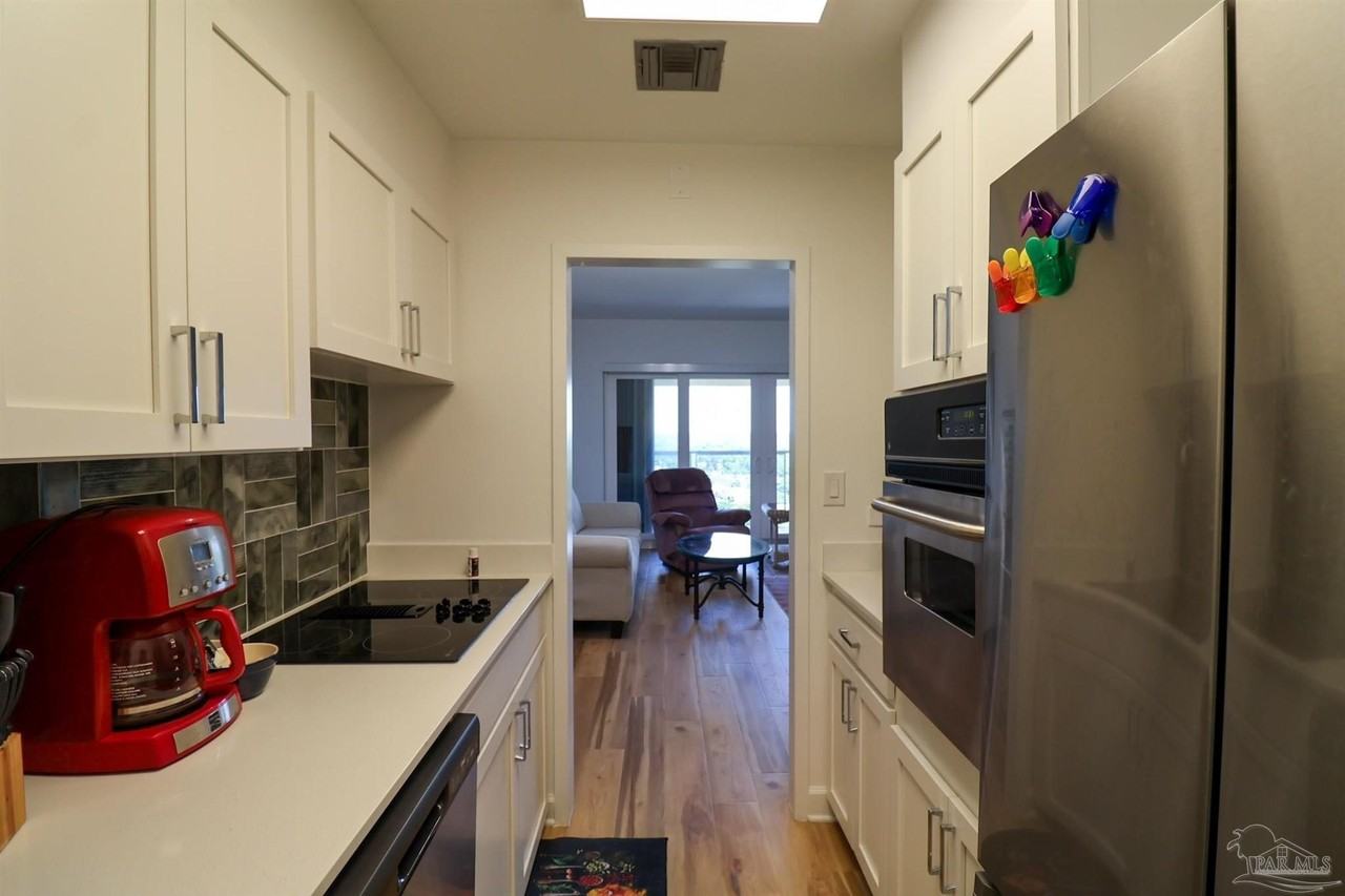 825 Bayshore Dr - Photo 5 of 16
