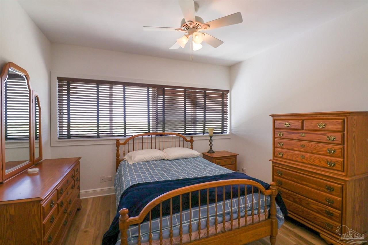 825 Bayshore Dr - Photo 6 of 16