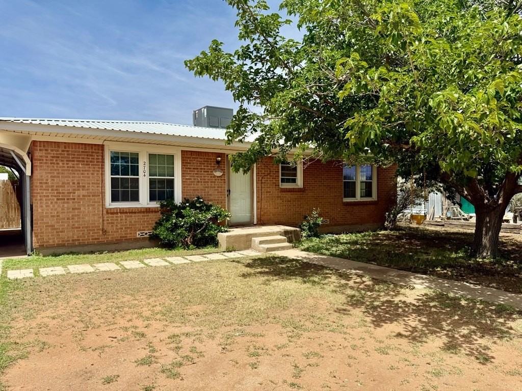 2704 Delano Ave - Photo 2 of 14