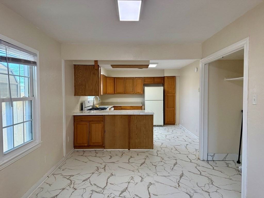 2704 Delano Ave - Photo 3 of 14