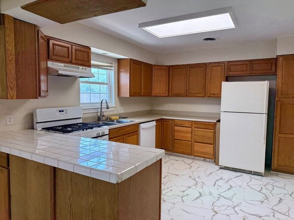 2704 Delano Ave - Photo 4 of 14