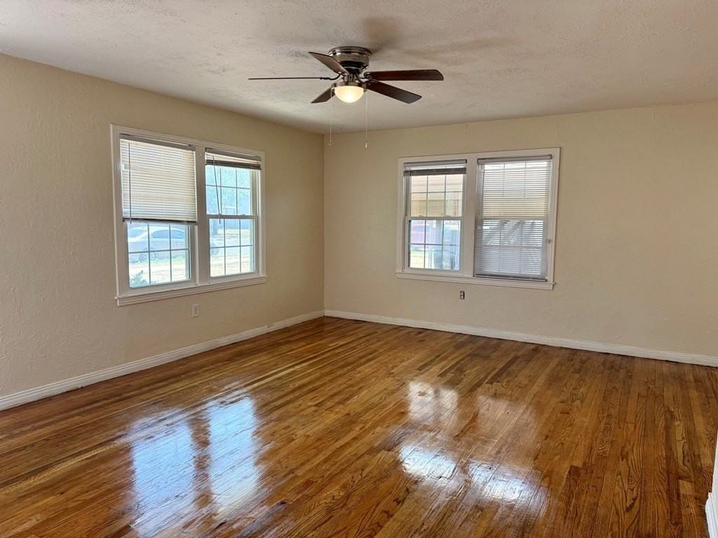 2704 Delano Ave - Photo 5 of 14