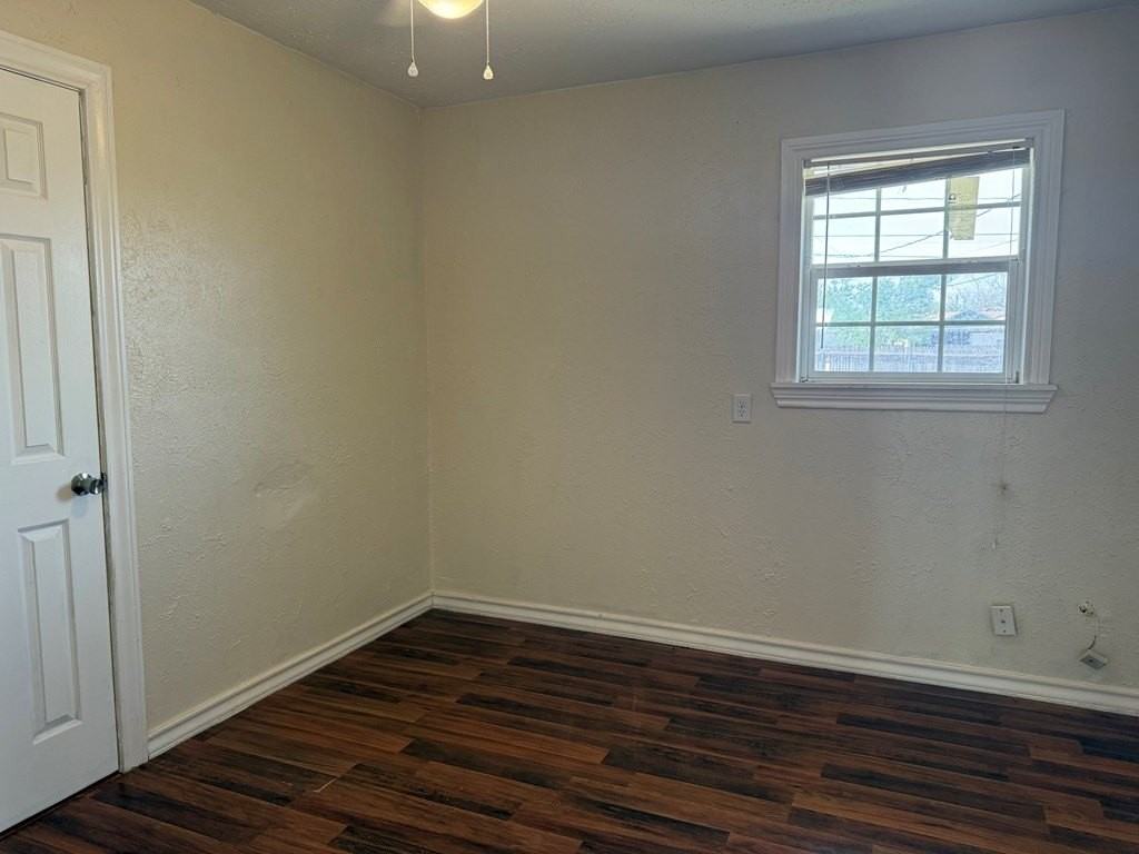 2704 Delano Ave - Photo 7 of 14