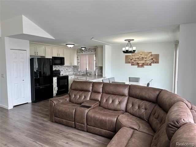 16508 Radison Dr - Photo 4 of 8