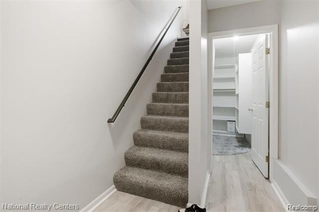 16878 Farmington Rd - Photo 2 of 24