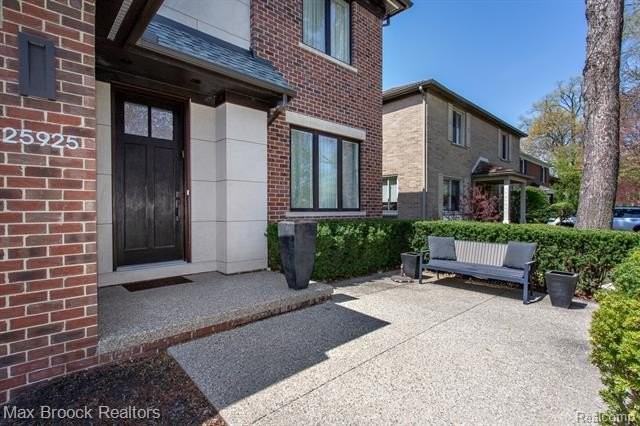 25925 York Rd - Photo 3 of 50