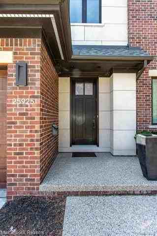 25925 York Rd - Photo 4 of 50