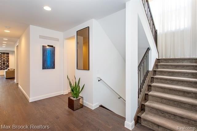 25925 York Rd - Photo 6 of 50