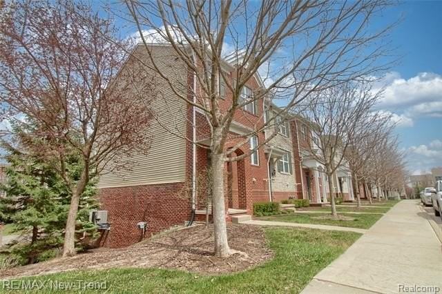 27876 Hopkins Dr - Photo 2 of 26