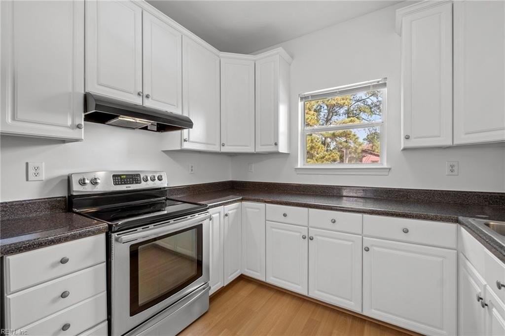 3911 Shady Oaks Dr - Photo 3 of 44