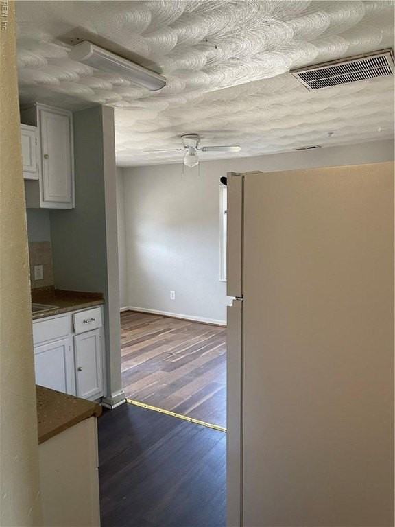 401 Constitution Ave #B - Photo 7 of 8