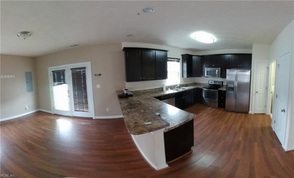 1230 Booth St - Photo 4 of 23