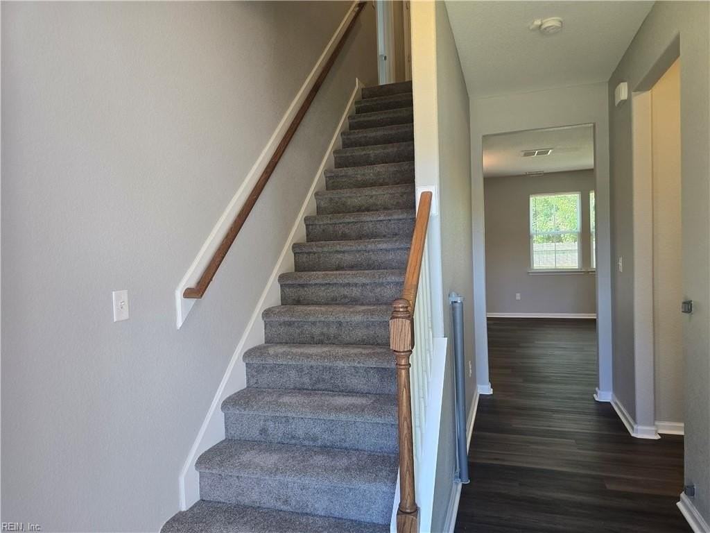 1304 Canal Dr - Photo 4 of 48