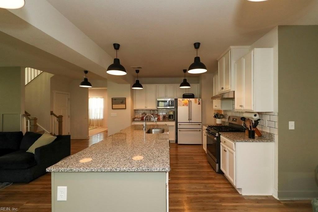 221 Terrywood Dr - Photo 6 of 20