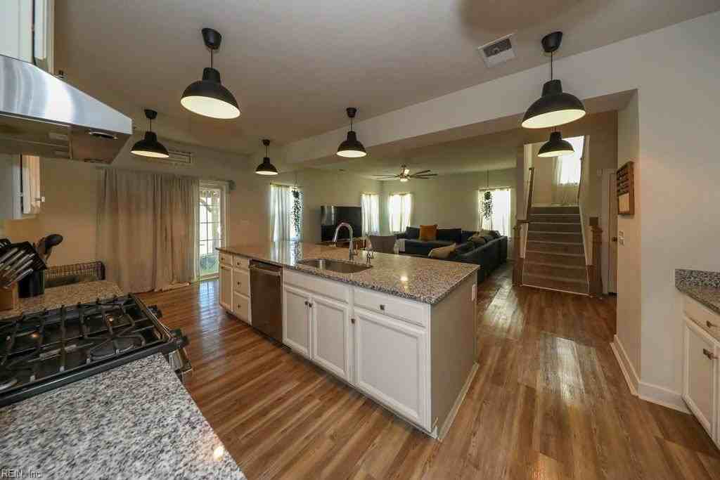 221 Terrywood Dr - Photo 7 of 20