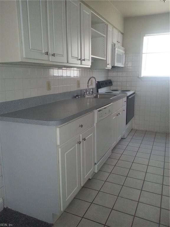 835 23rd St - Photo 3 of 13