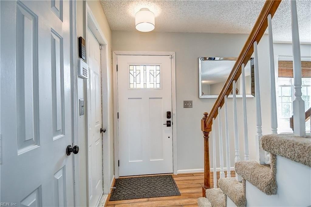 520 Hillshire Way - Photo 4 of 28