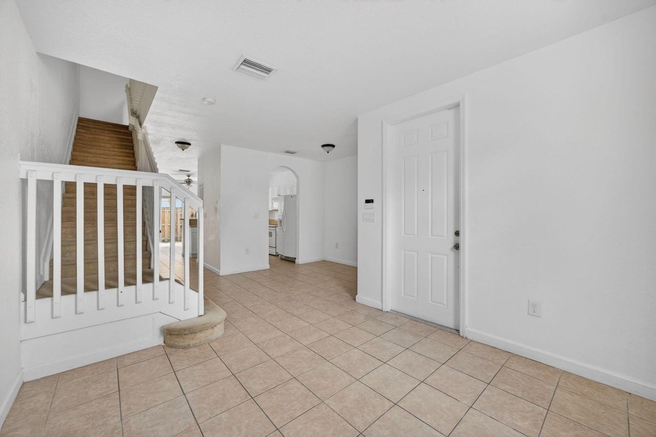 1575 Ne 33rd Ave #105 - Photo 5 of 39