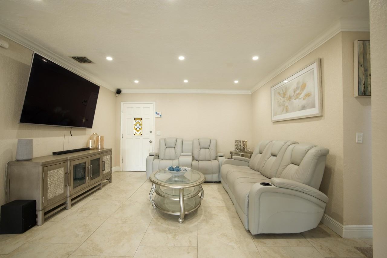 2836 Sw 4th Ct - Photo 3 of 18