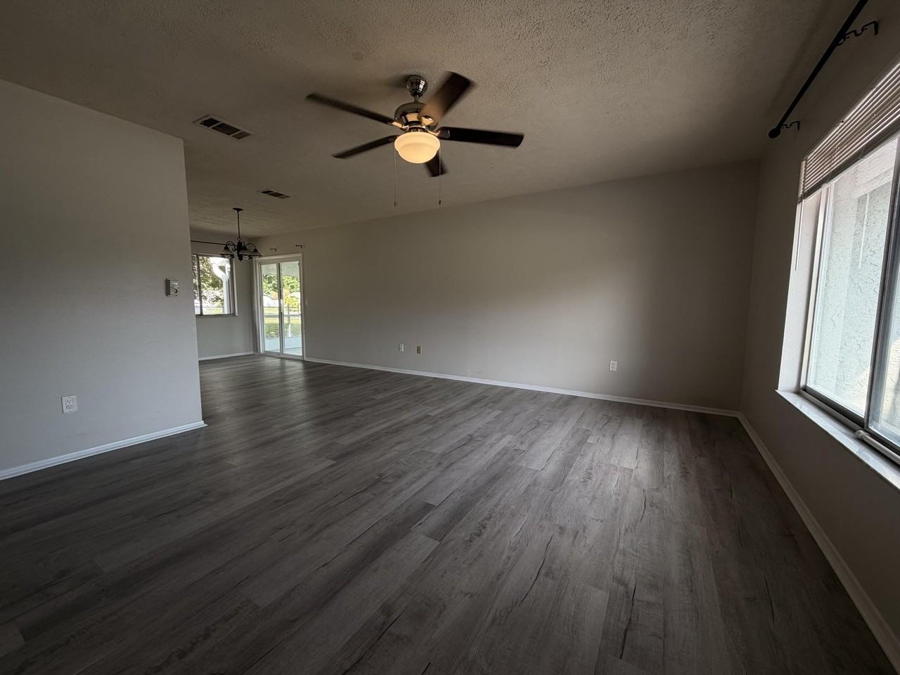 1256 Dawn St Ne - Photo 3 of 19