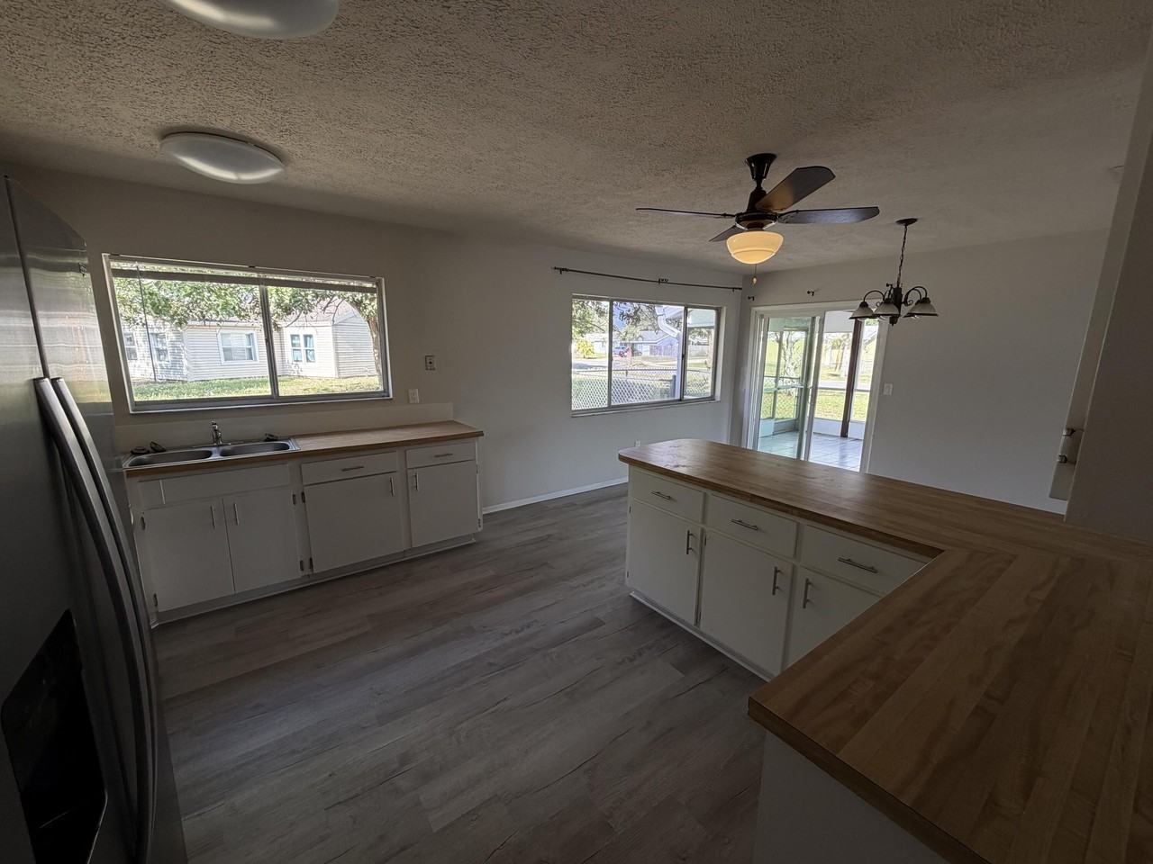 1256 Dawn St Ne - Photo 7 of 19