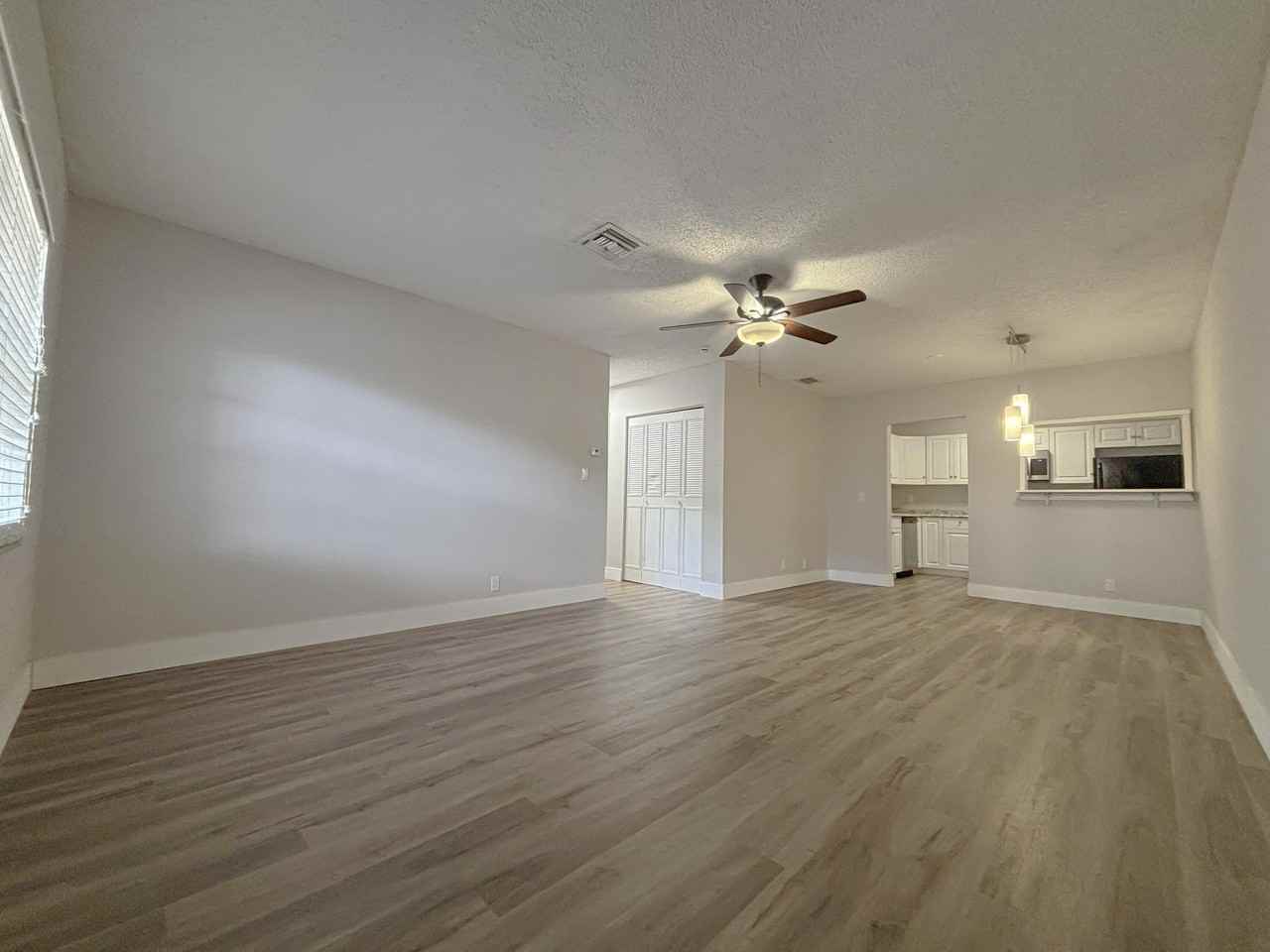 11560 Nw 37th St #11560 - Photo 3 of 17