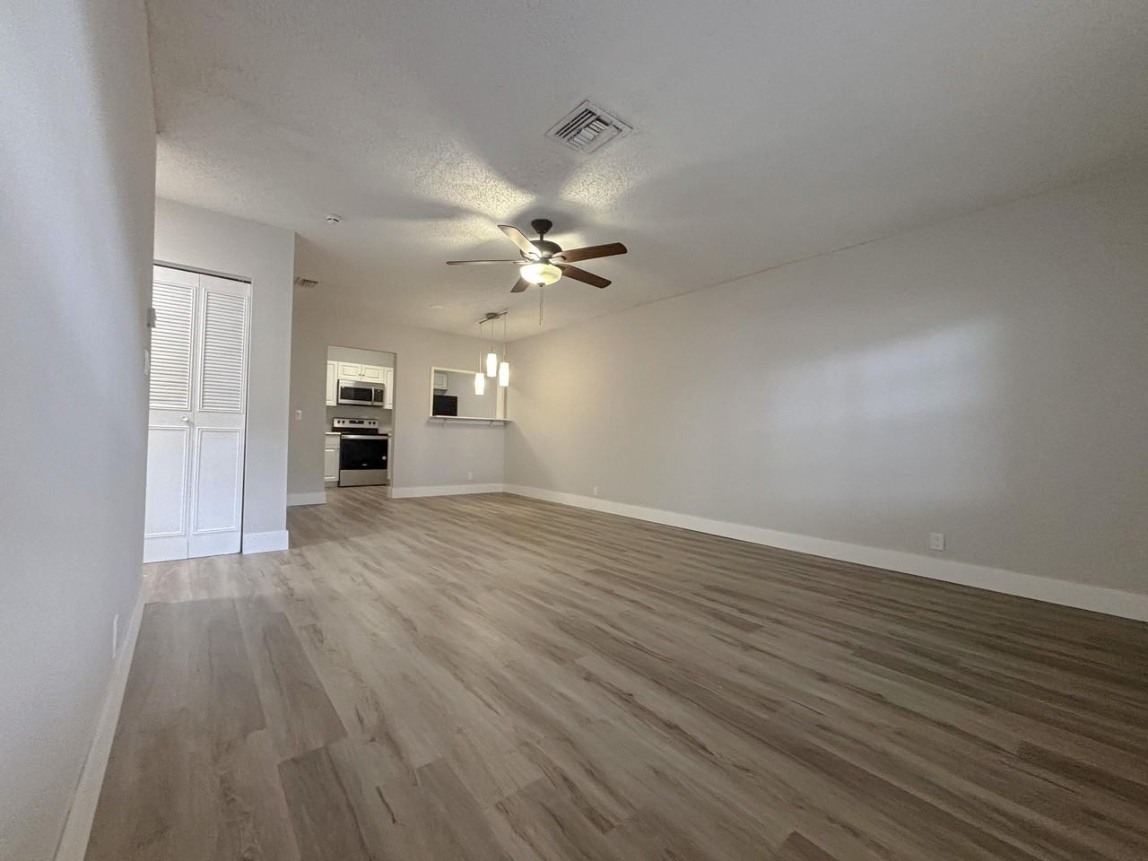 11560 Nw 37th St #11560 - Photo 4 of 17