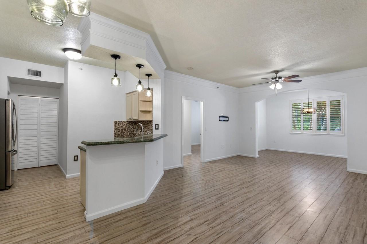 10103 Myrtlewood Cir W - Photo 3 of 26