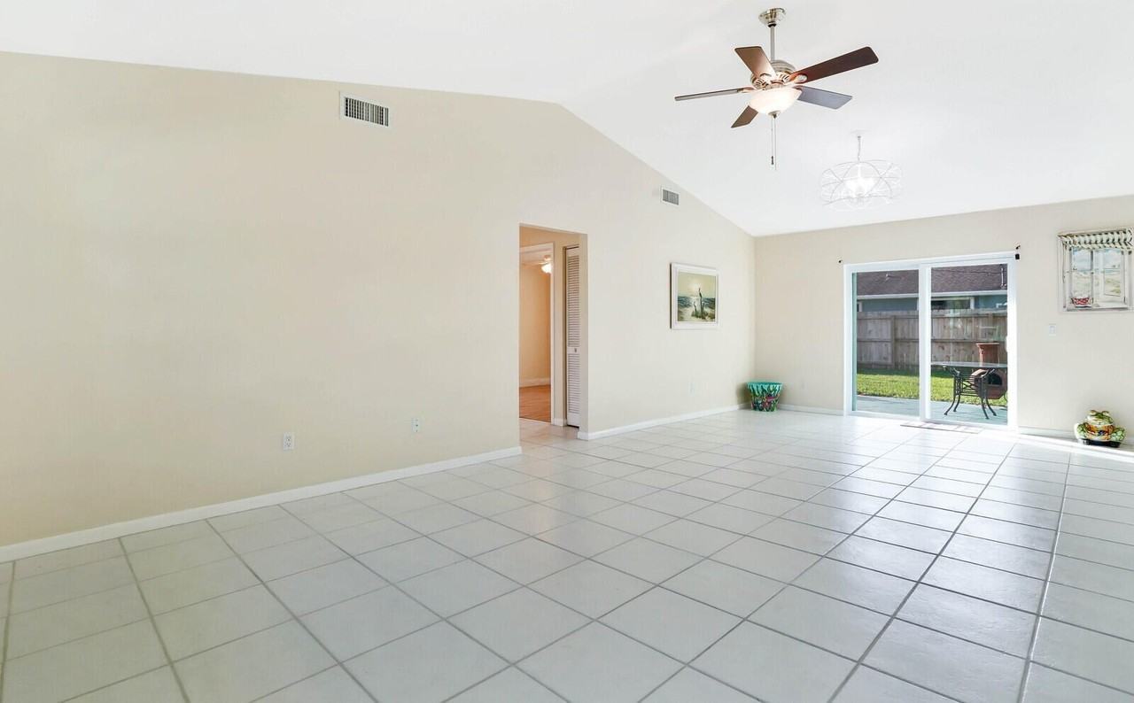 3736 Coelebs Ave - Photo 7 of 30