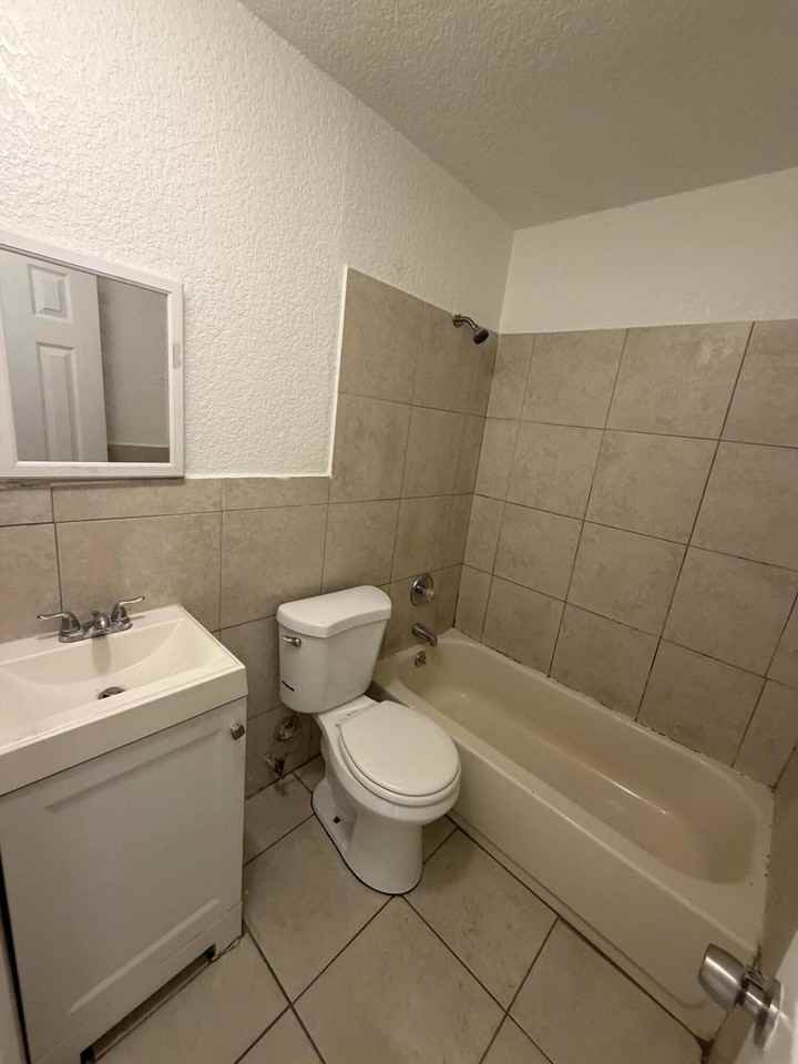 1309 Nw 2nd Ave #3 - Photo 6 of 11