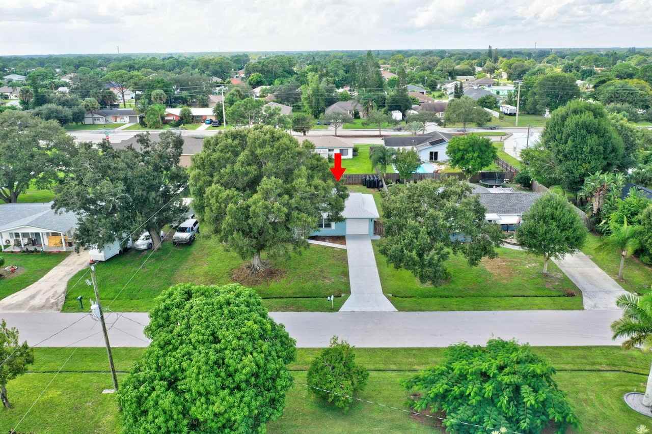 1124 Se Ladner St - Photo 3 of 27