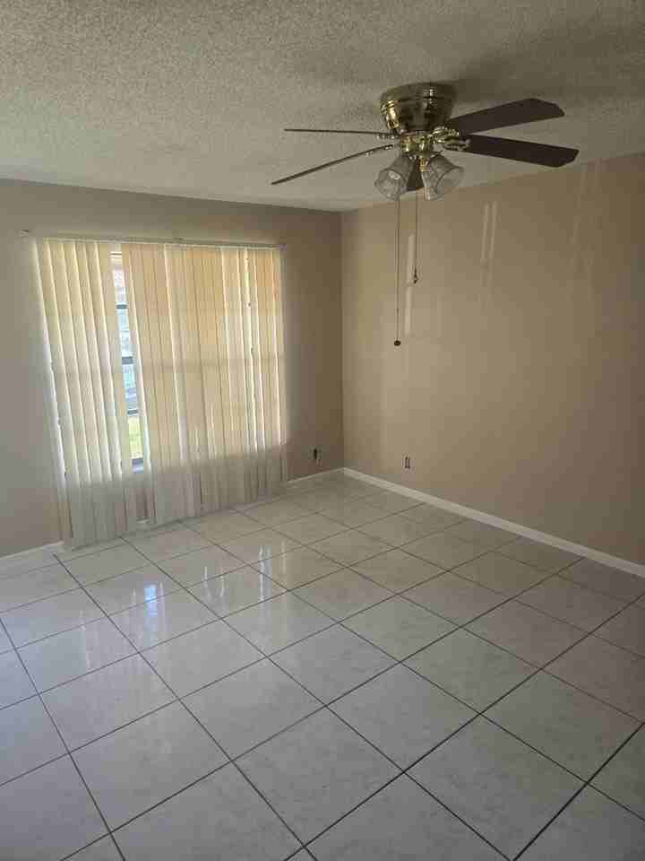 4290 Royal Banyan Way #B - Photo 3 of 7