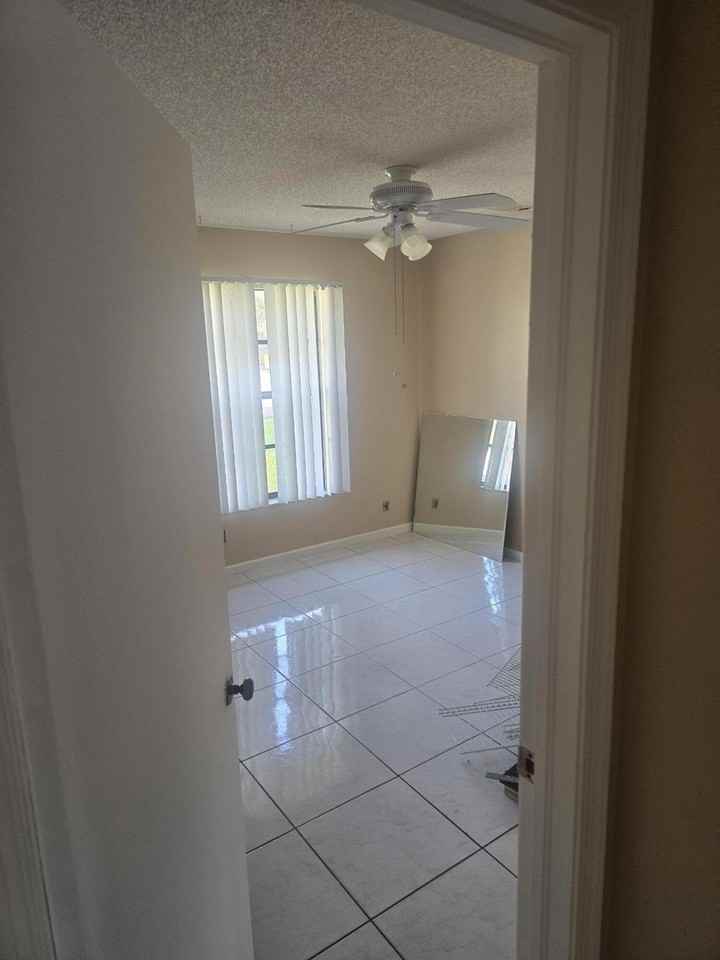 4290 Royal Banyan Way #B - Photo 4 of 7