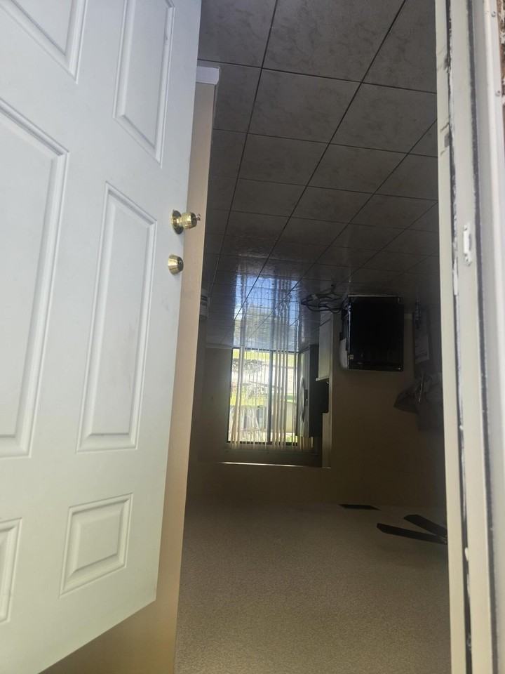 4290 Royal Banyan Way #B - Photo 6 of 7