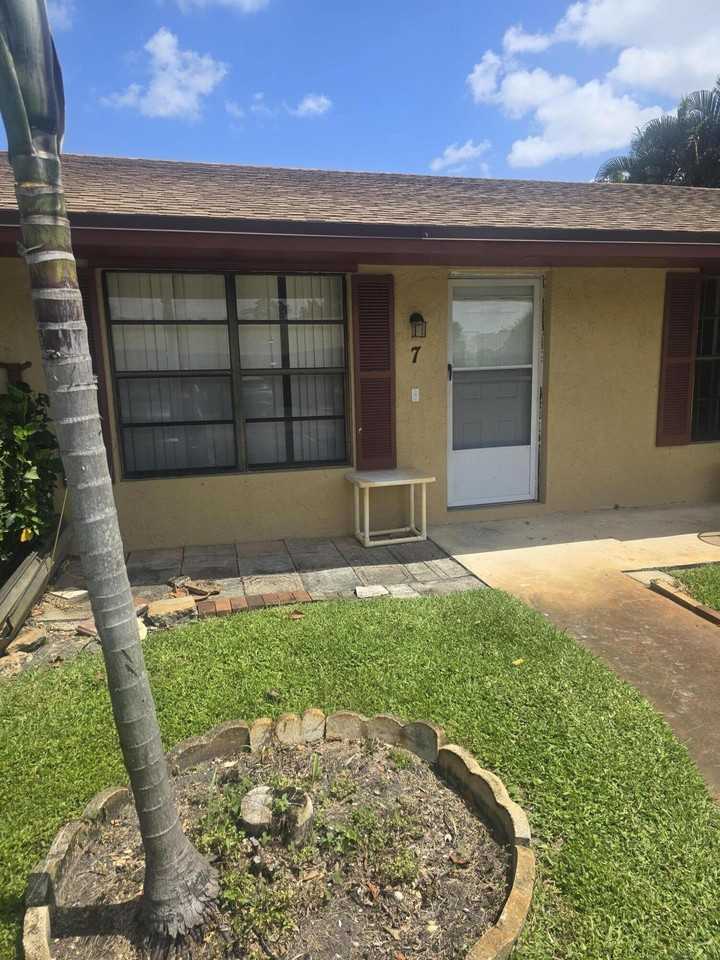 4290 Royal Banyan Way #B - Photo 7 of 7