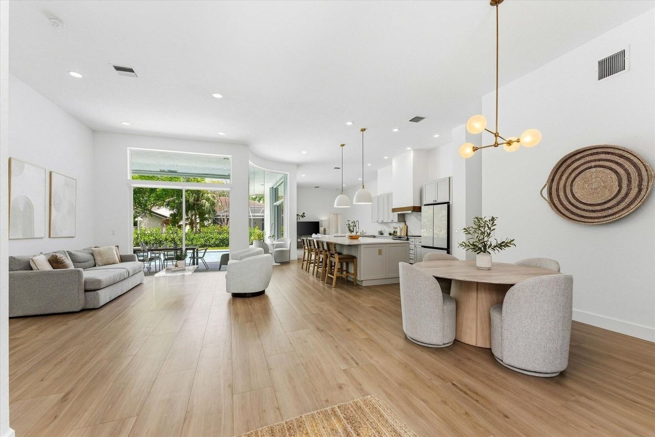 10291 Nw 62nd Dr - Photo 2 of 50