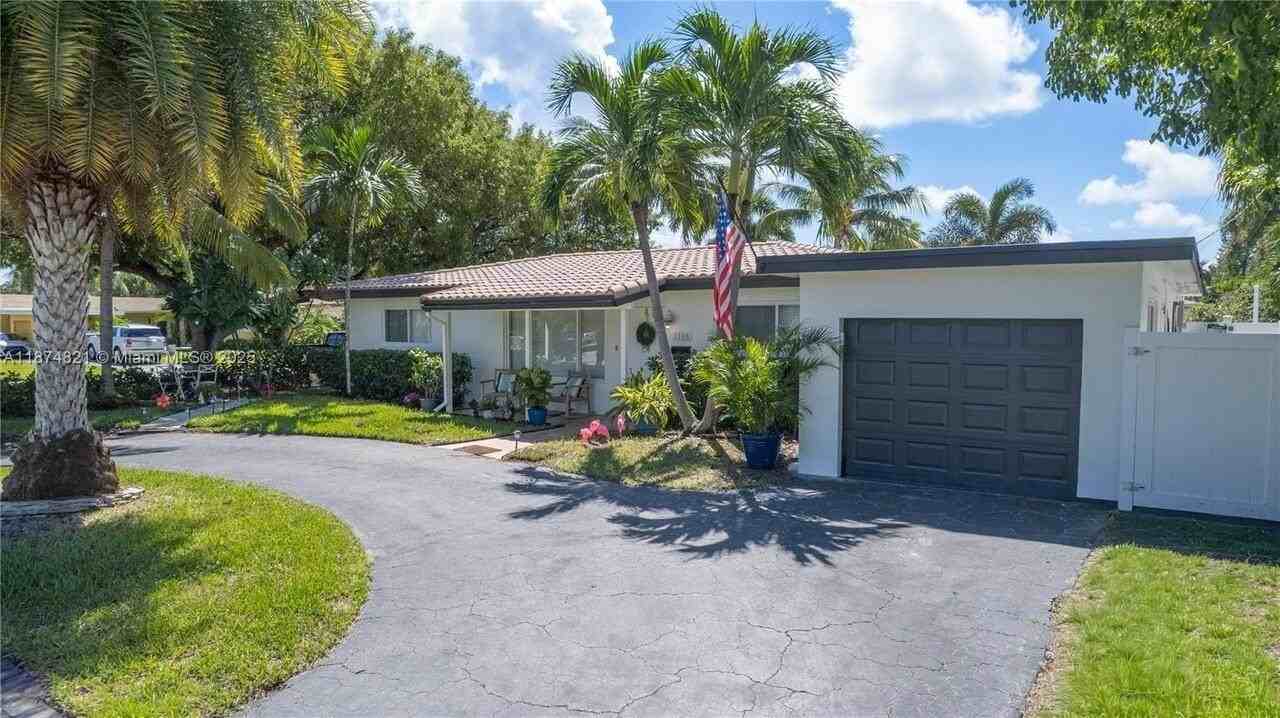 1116 Se 13th Ct - Photo 2 of 44