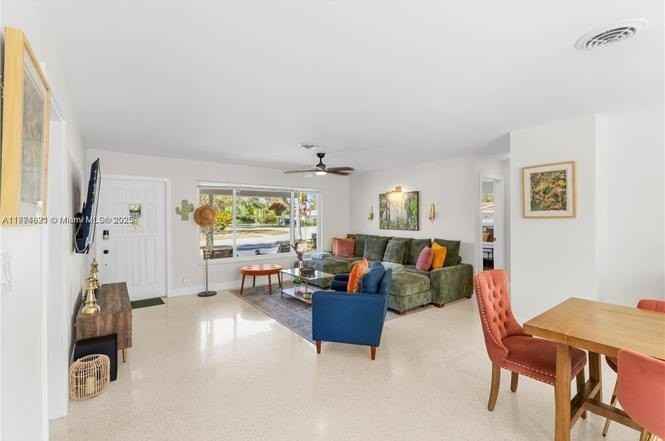 1116 Se 13th Ct - Photo 5 of 44