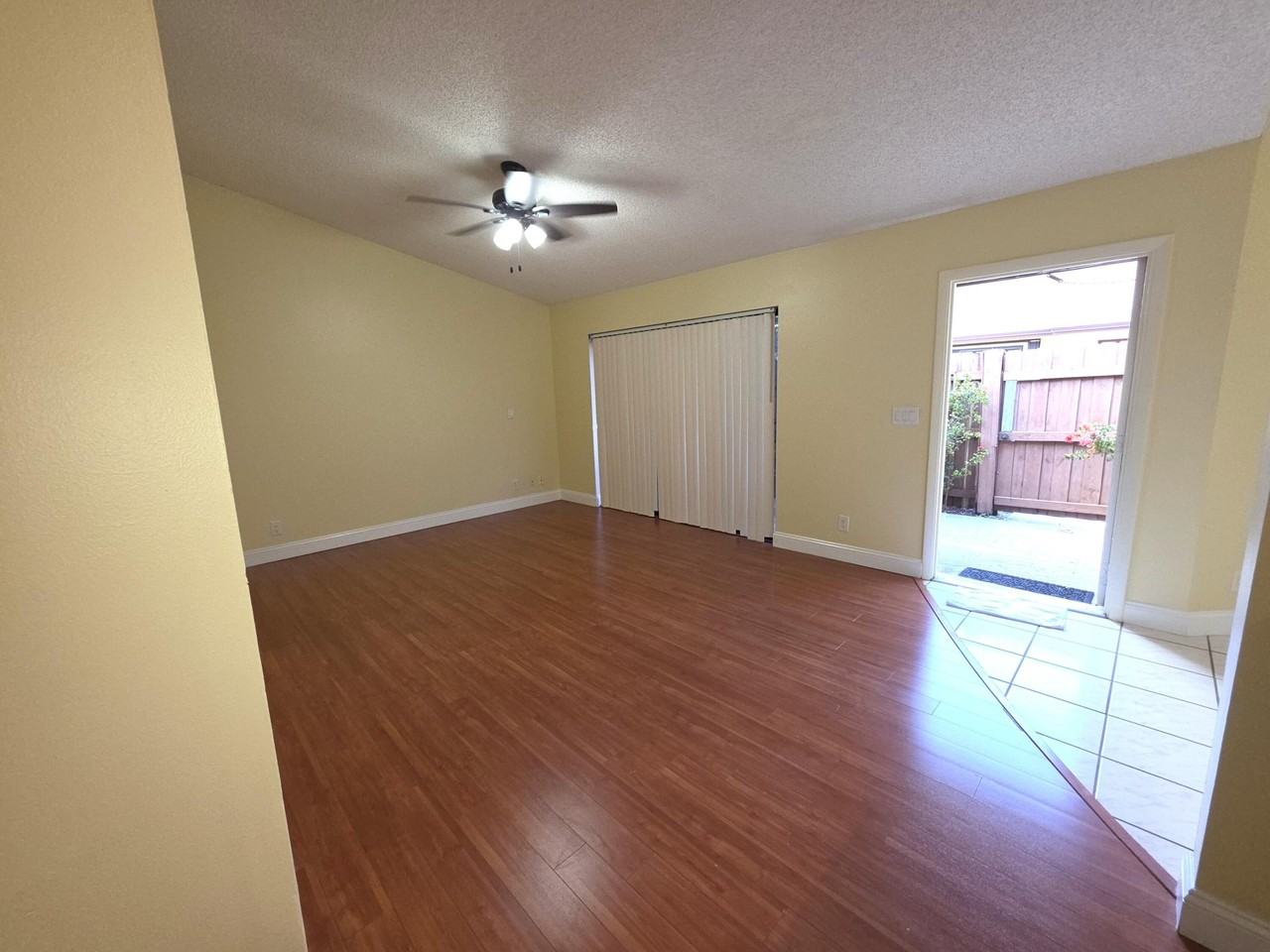 401 Springdale Cir - Photo 4 of 31