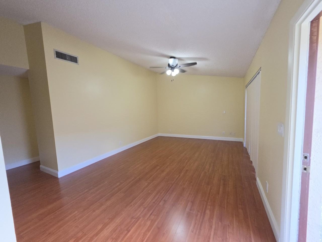 401 Springdale Cir - Photo 5 of 31