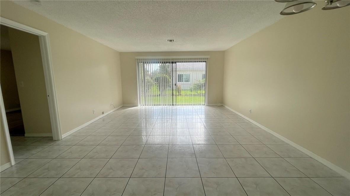 11460 Nw 39th St - Photo 6 of 12