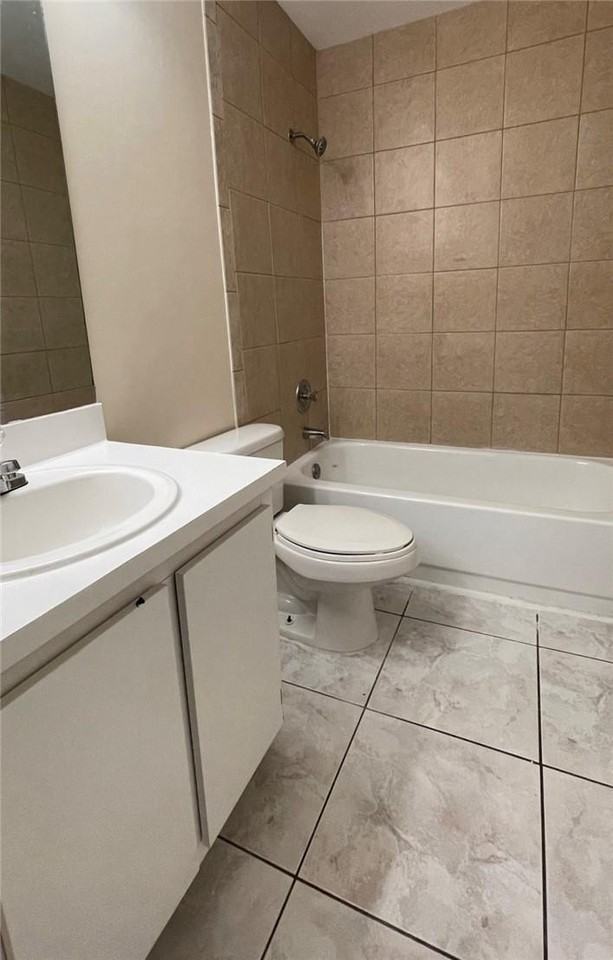 11460 Nw 39th St - Photo 7 of 12