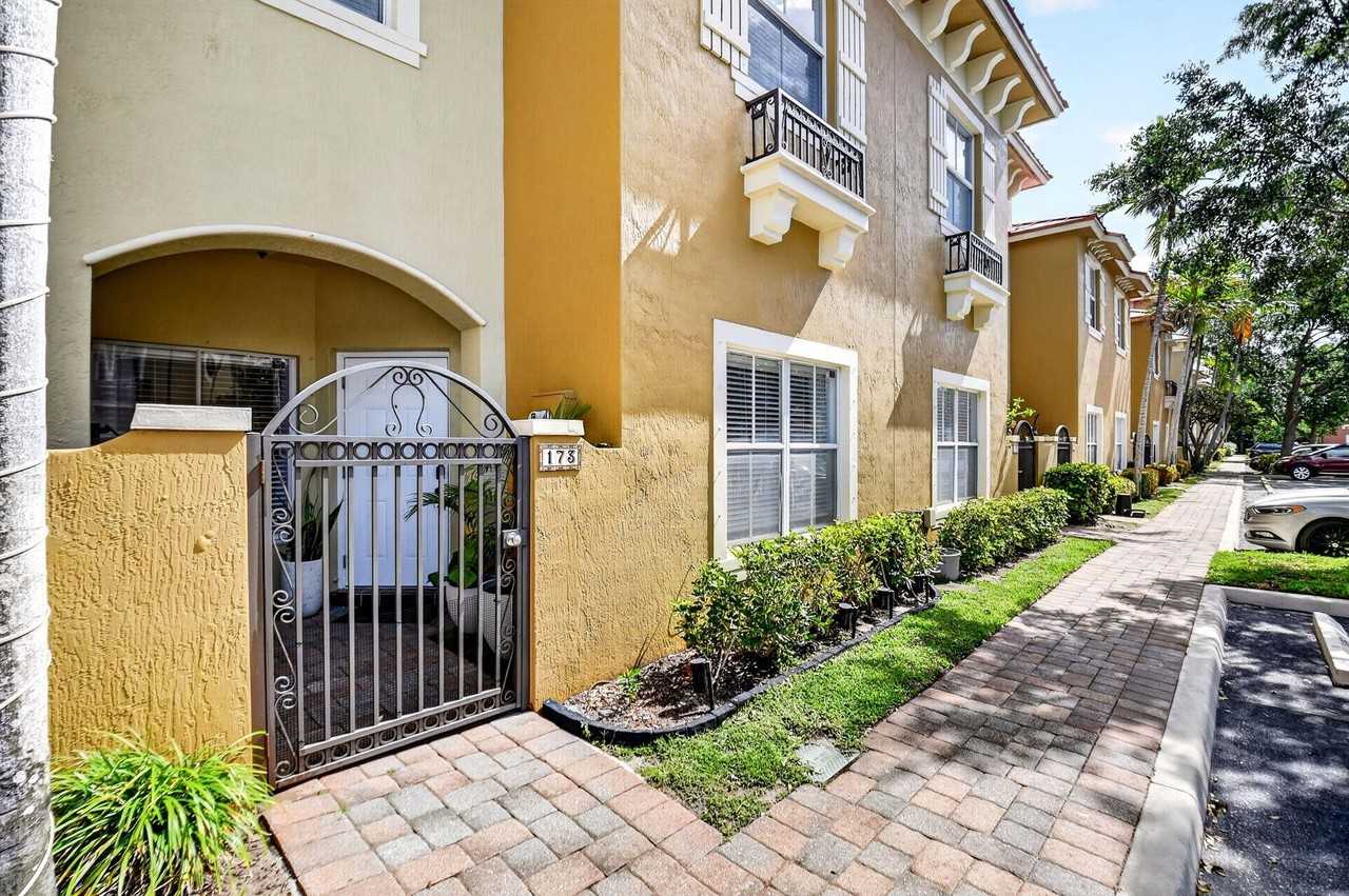 173 Lake Monterey Cir - Photo 2 of 41