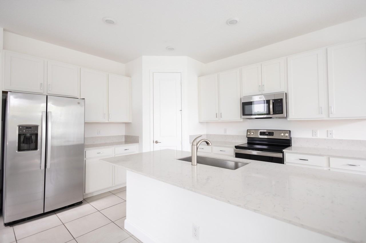 9006 Zevon Ct - Photo 3 of 15