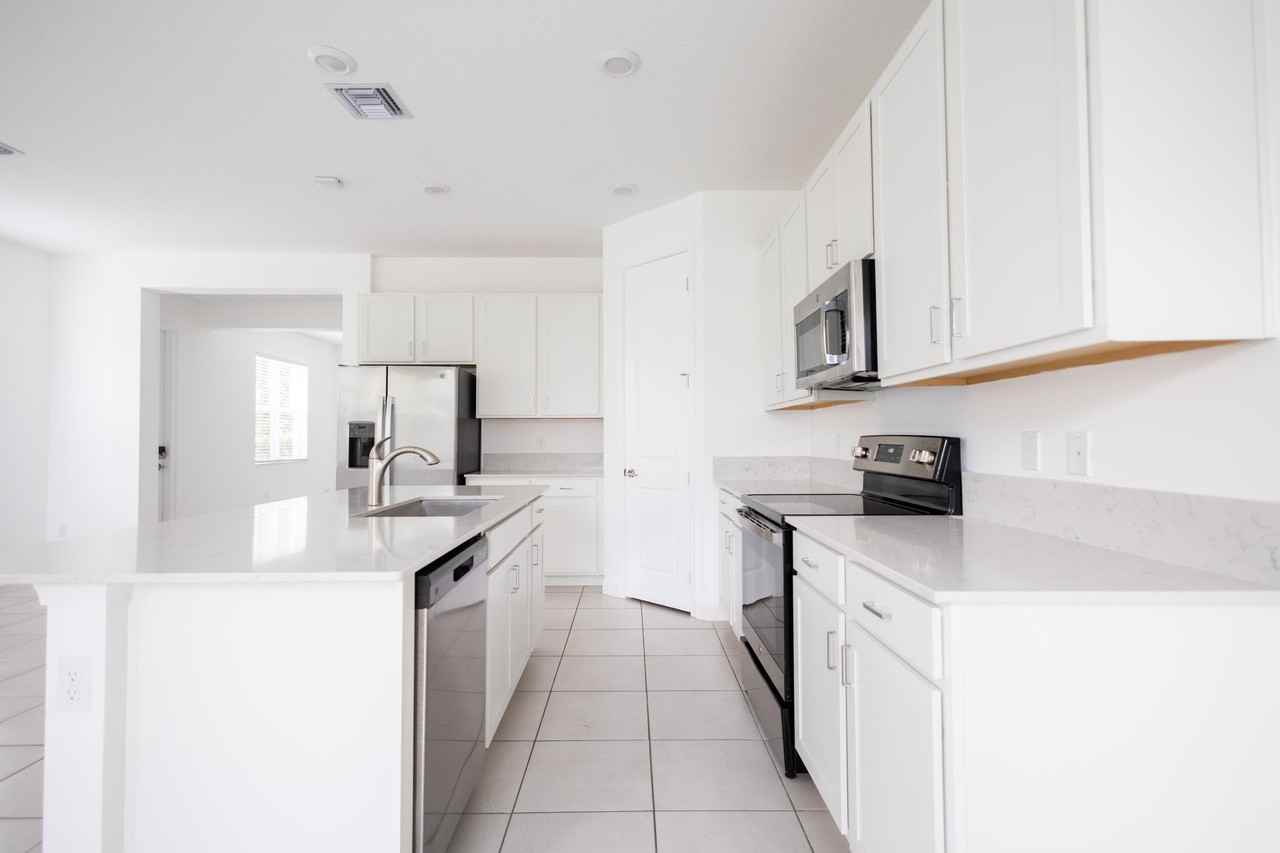 9006 Zevon Ct - Photo 4 of 15