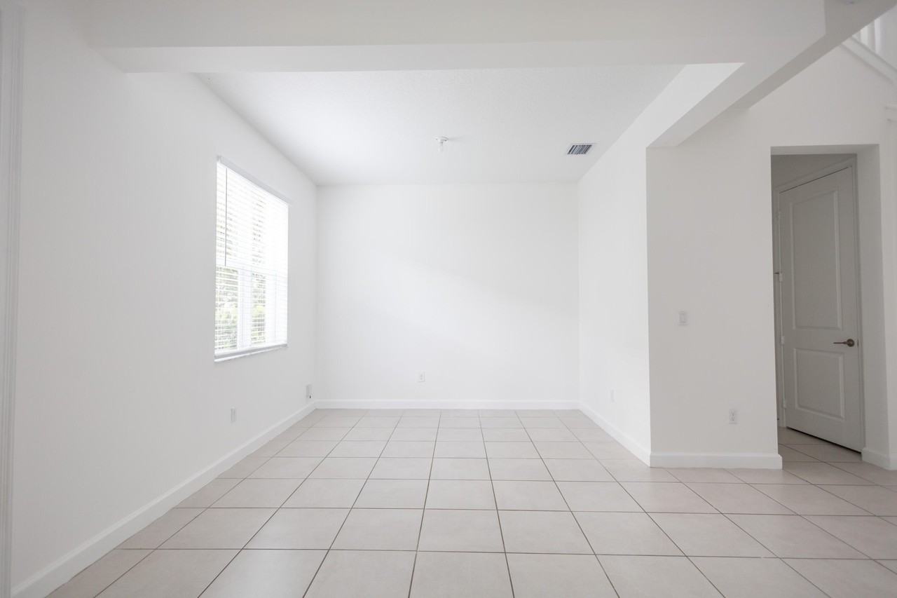 9006 Zevon Ct - Photo 5 of 15