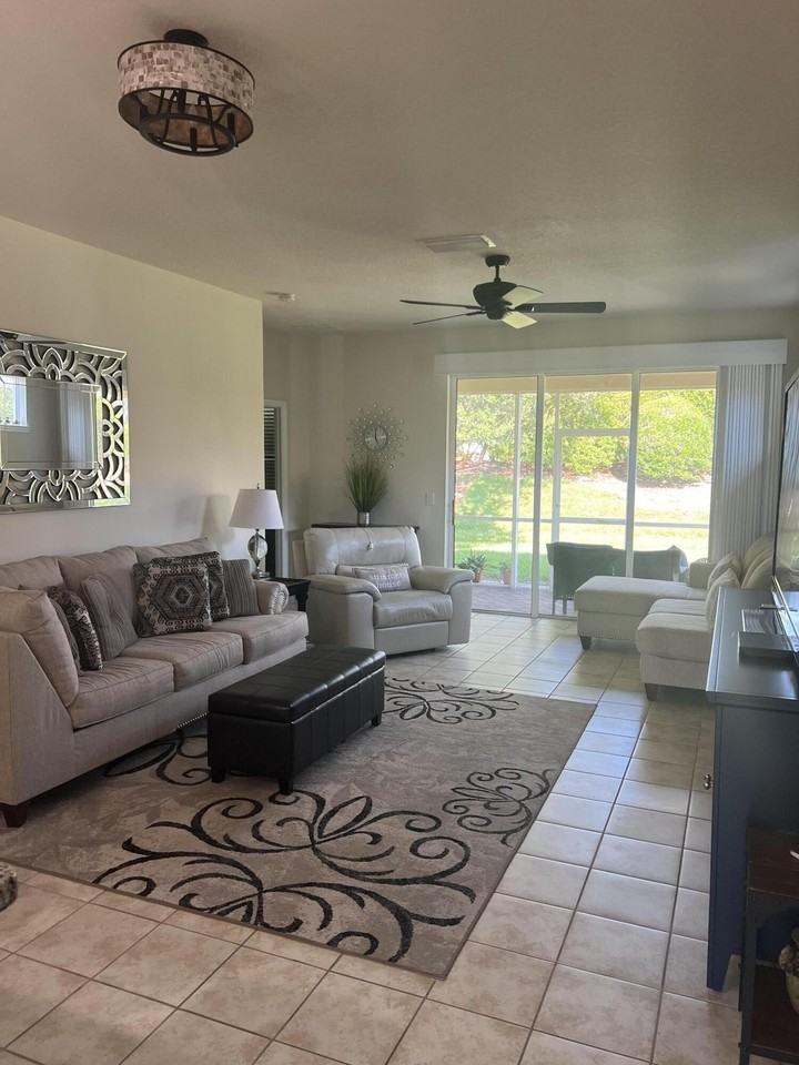 1041 Normandie Way - Photo 6 of 17