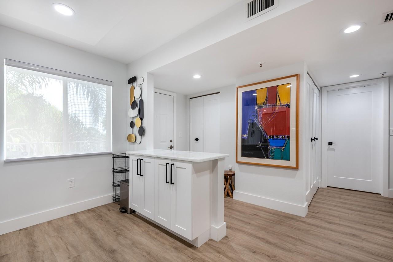 6096 Huntwick Ter #303 - Photo 6 of 48