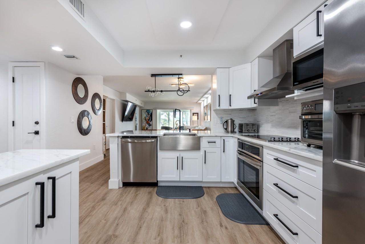 6096 Huntwick Ter #303 - Photo 7 of 48