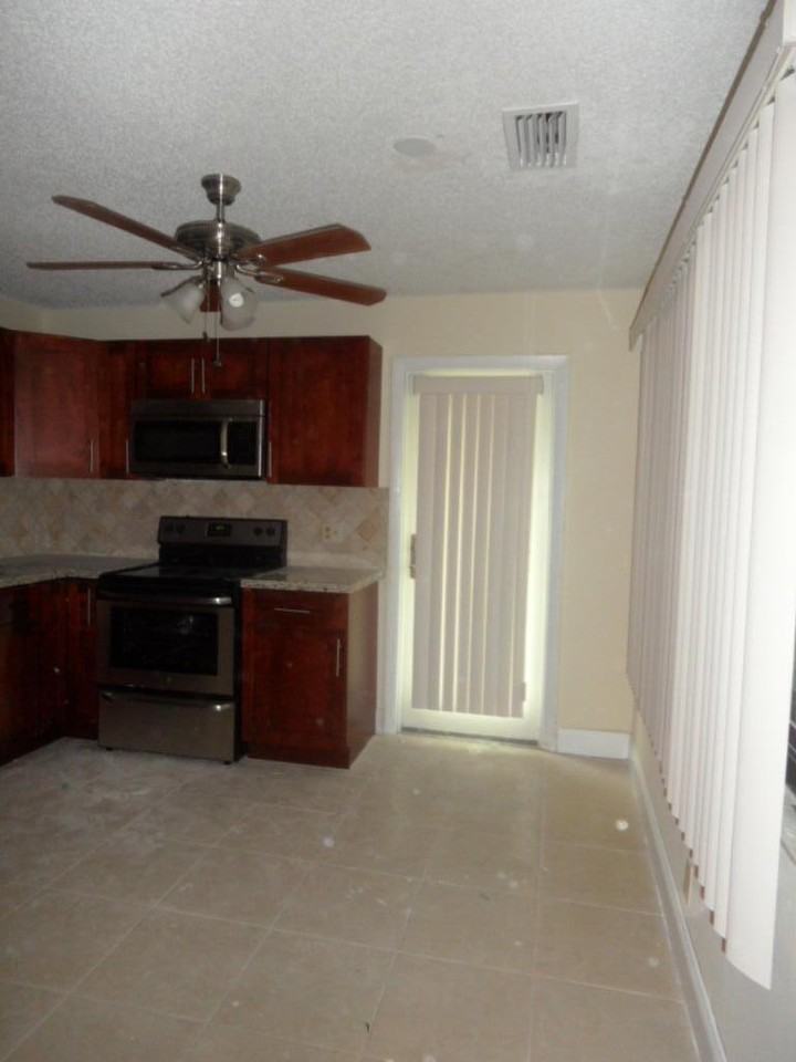 2724 Sw 46th St #2 - Photo 3 of 20